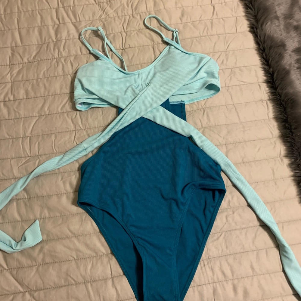 NEW Romwe Two Toned Cutout Rib Wrap One Piece Swimsuit Bikini Turquoise Clevage
